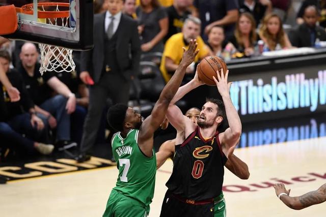 国王4人20+大胜马刺 步行者力克公牛止4连败