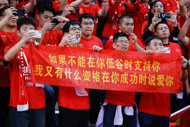 巴萨更衣室称遭裁判抢劫 法务部将向欧足联申诉