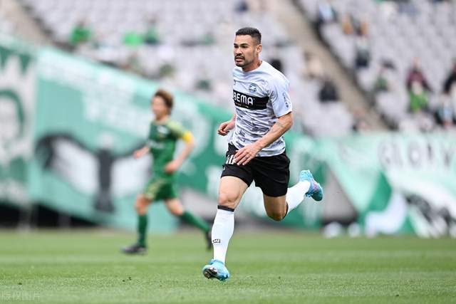 贝尔16+9广东胜四川 胡金秋25分广厦险胜山东